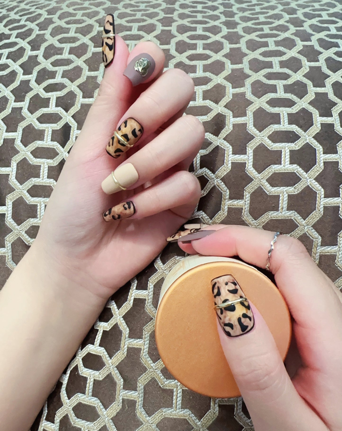 Wang Tii Doo/Milk tea color leopard print